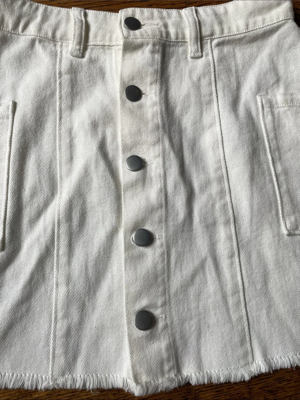 HYFVE White Button-Front Mini Skirt with Patch Pockets - Picture 3 of 10